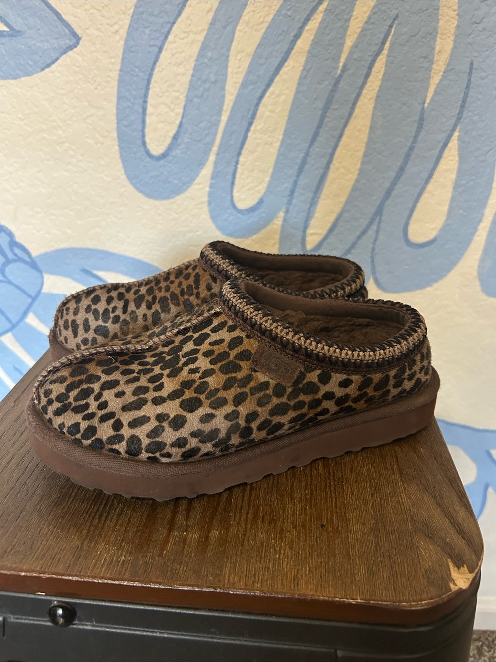 UGG Tasman Caspian Slipper Leopard Print Burnt Cedar